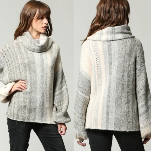 New FATE Cream/Blue Cream Gray Striped Mohair Alpaca Turtleneck Sweater Size M - Picture 1 of 7